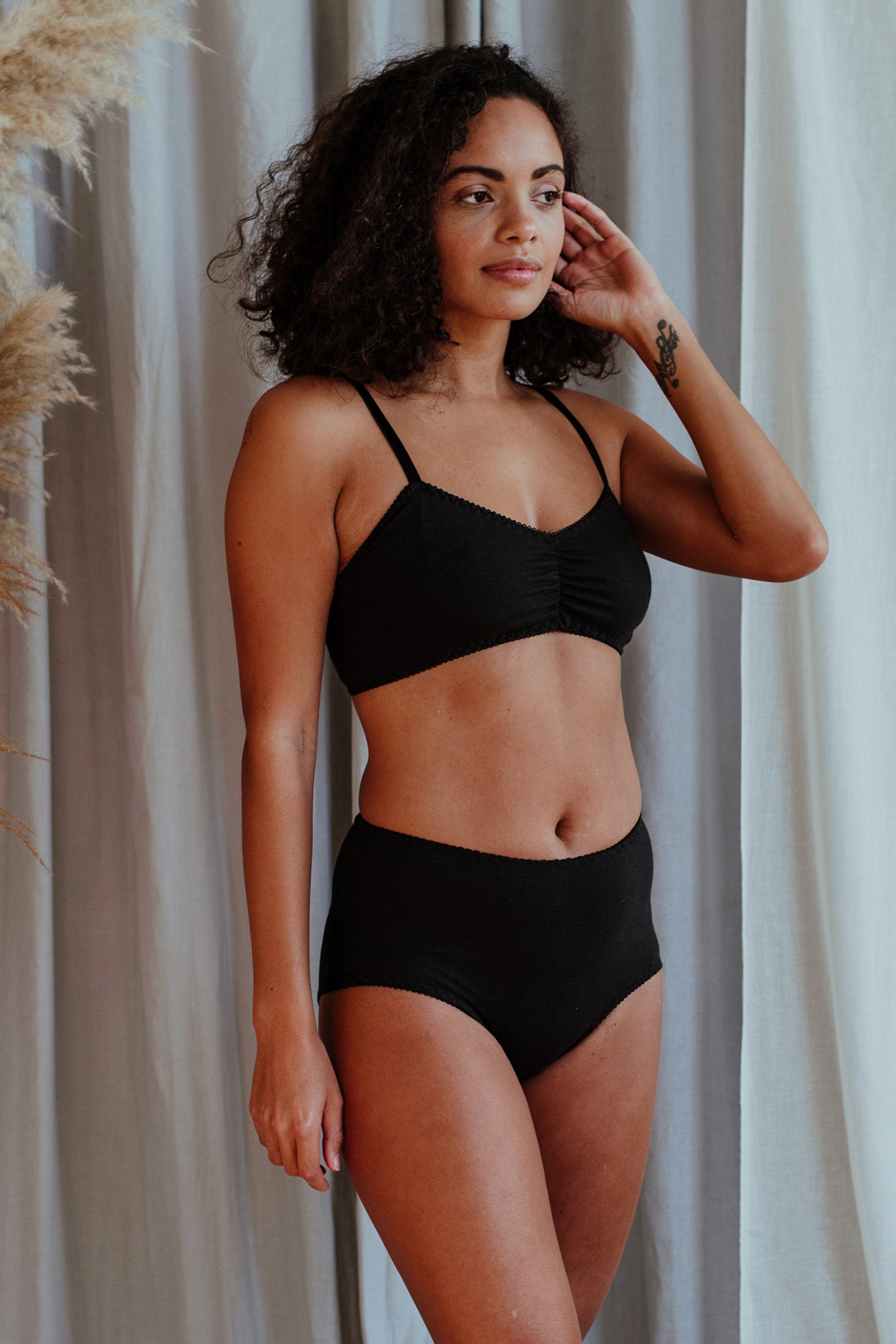 Fiona Black Bralette & High Waisted Brief