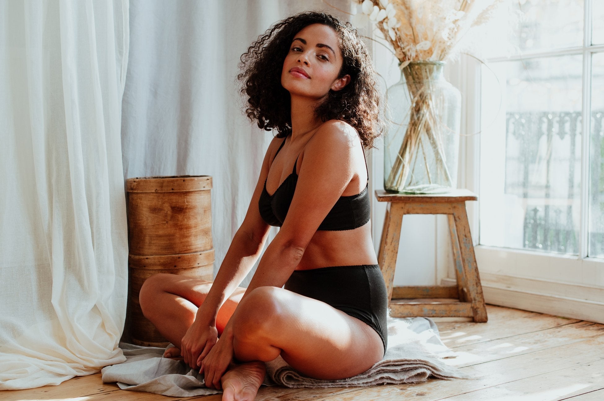 Fiona Black Bralette & High Waisted Brief